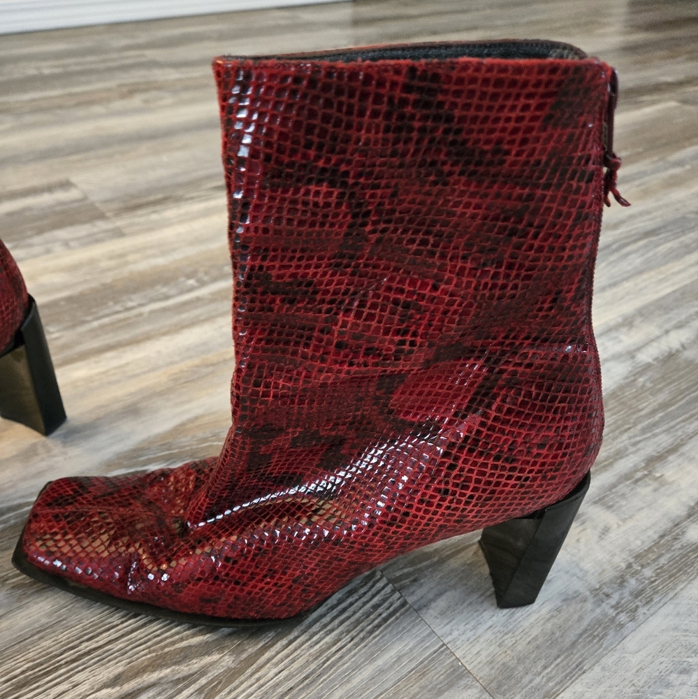 STUART WEITZMAN Red Snakeskin Women's Boots
